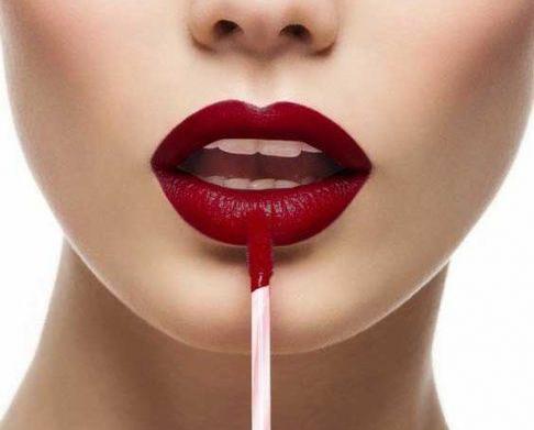 عکس رژ لب زرشکی