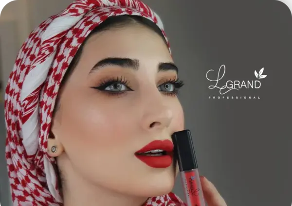 عکس رژ لب زرشکی