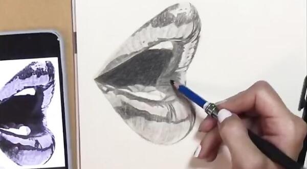 عکس نقاشی لب رنگی
