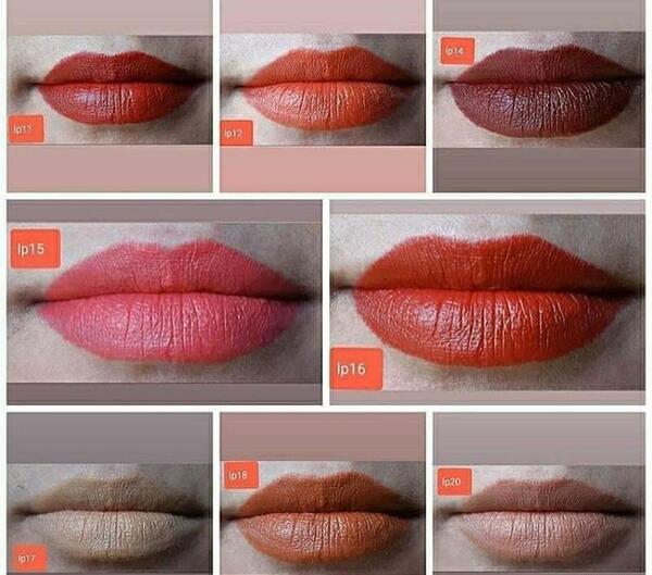 عکس رژ لب روی گردن