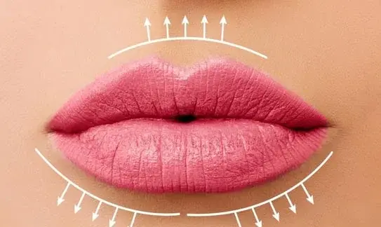 عکس شتری که رژ لب زده
