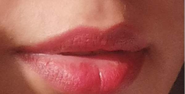 عکس شتری که رژ لب زده