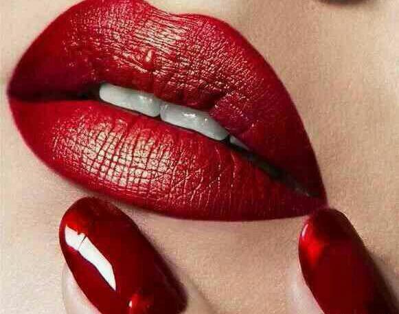 عکس لب دخترانه قرمز