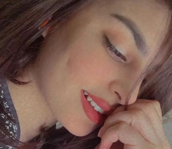عکس از لب دختر برای پروفایل