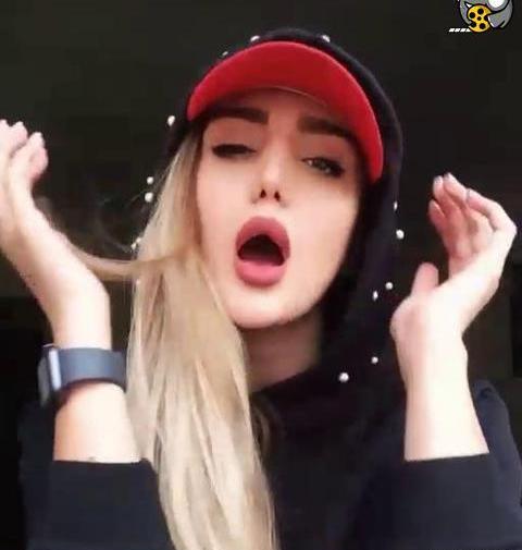 عکس لب خوانی دختر برای پروفایل