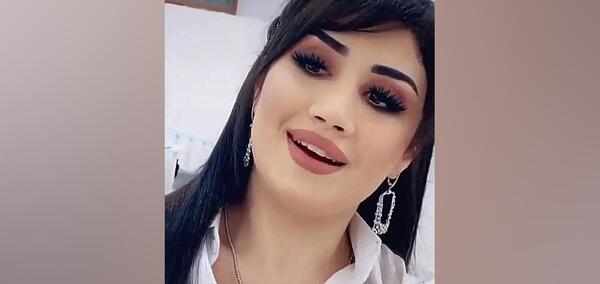 عکس لب خوانی دختر برای پروفایل