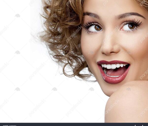 عکس دختر با لب خنده