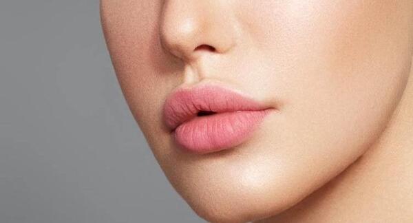 عکس ژل لب خنده دار