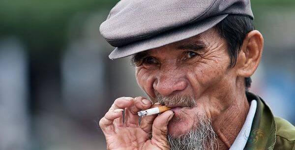 سیگار عکس لب خونی برای پروفایل