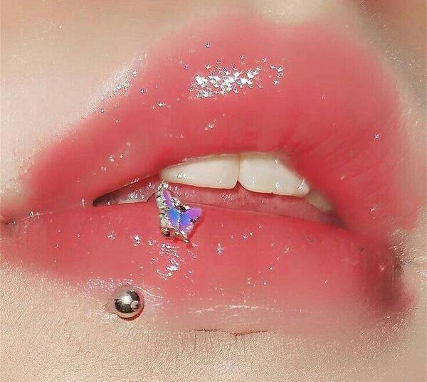 عکس پیرسینگ لب حلقه