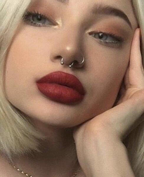 عکس پیرسینگ لب حلقه ای