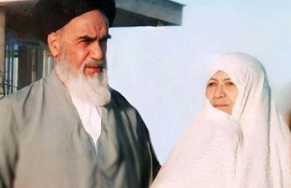عکس امام خمینی لب حوض