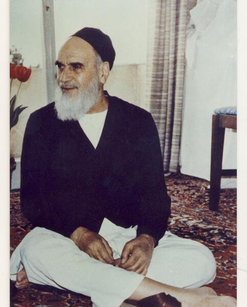 عکس امام خمینی لب حوض