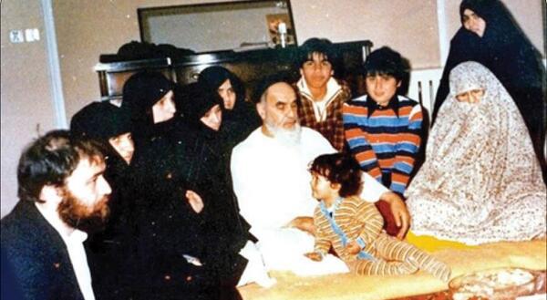 عکس امام خمینی لب حوض