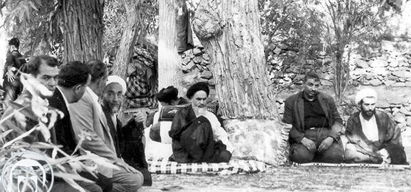 عکس امام خمینی لب حوض