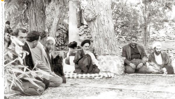 عکس امام خمینی لب حوض