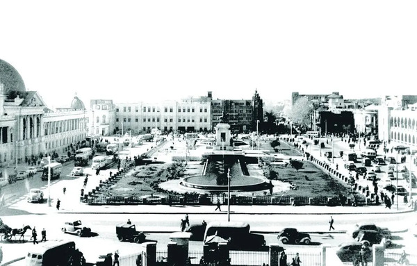 عکس امام خمینی لب حوض