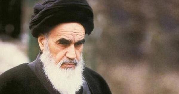 عکس امام خمینی لب حوض