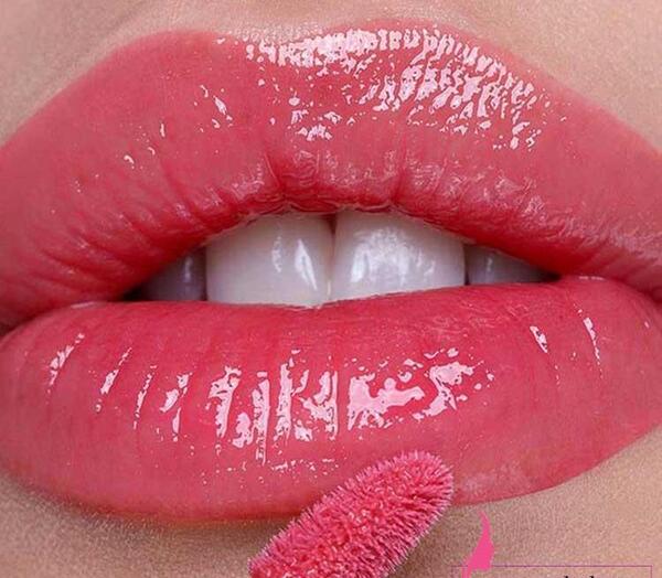 عکس ژل حجم دهنده لب