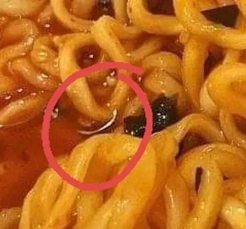 عکس جونگ کوک با پیرسینگ لب