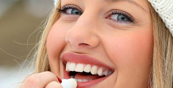 عکس لب های ترک خورده