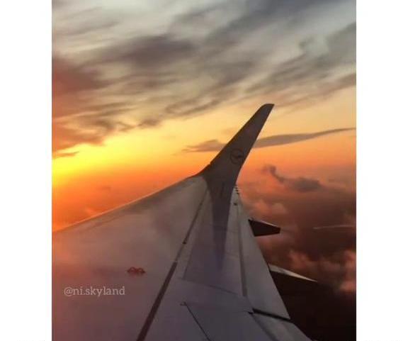 عکس لب پنجره هواپیما
