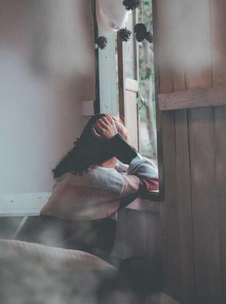 عکس پروفایل فانتزی دخترونه لب پرتگاه