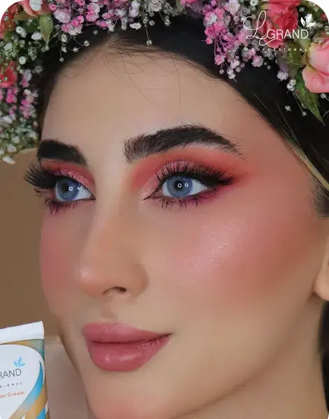 عکس رژ لب صورتی اکلیلی