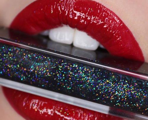 عکس رژ لب قرمز اکلیلی