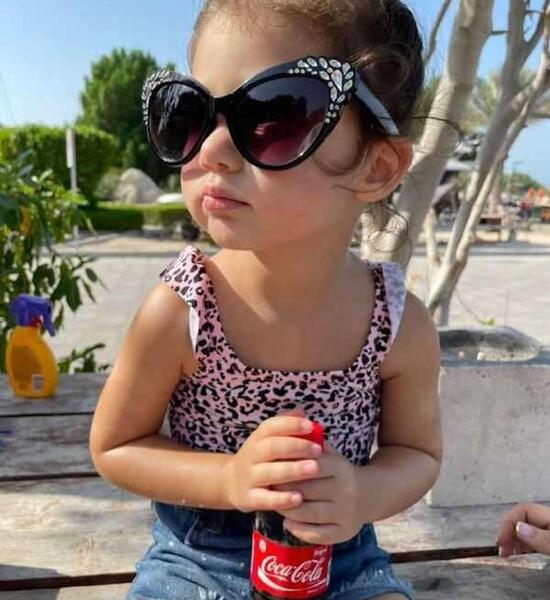 ژست عکس لب استخر دخترانه
