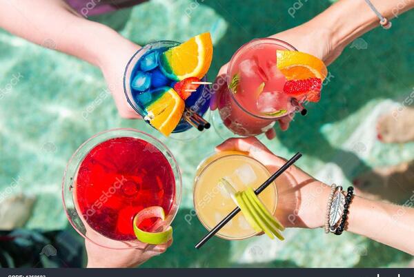 ژست عکس لب استخر دخترانه