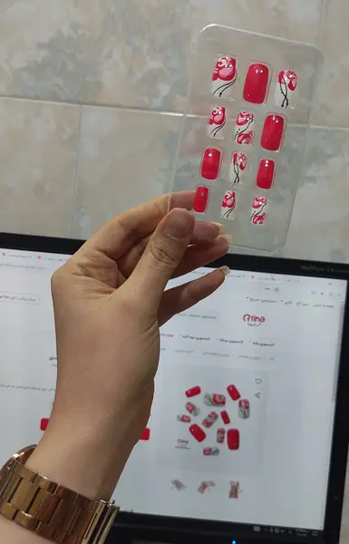 عکس ناخن مصنوعی عروس قرمز