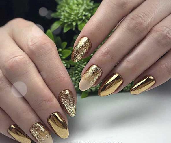 عکس ناخن مصنوعی اکلیلی طلایی
