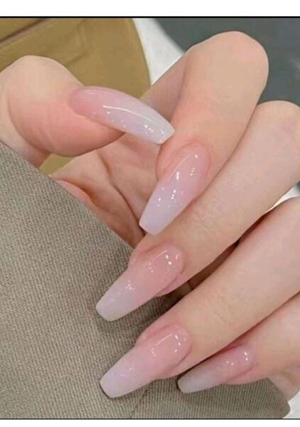 عکس ناخن مصنوعی ساده سفید