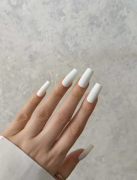 عکس ناخن مصنوعی ساده بدون رنگ