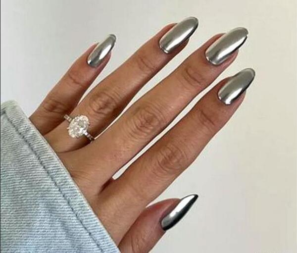 عکس ناخن کروم نقره ای