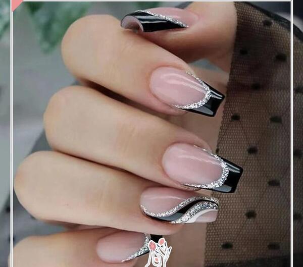 عکس لاک ناخن نقره ای