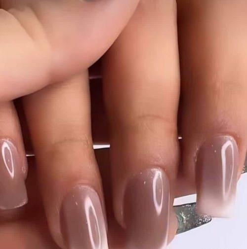 عکس ناخن هلویی شاین