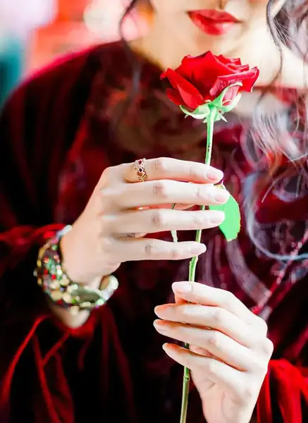 عکس لب و ناخن برای پروفایل