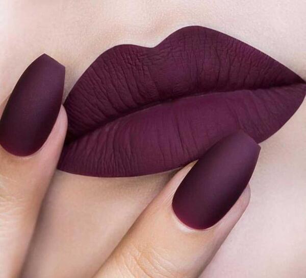 عکس رژ لب و ناخن