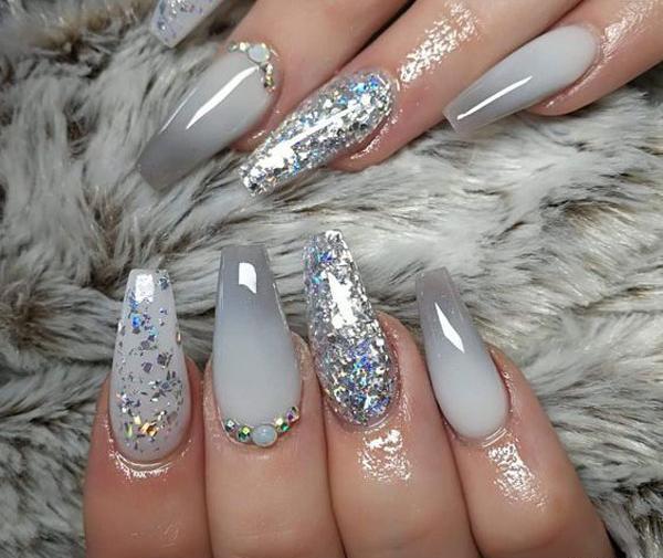 عکس ناخن سفید نقره ای