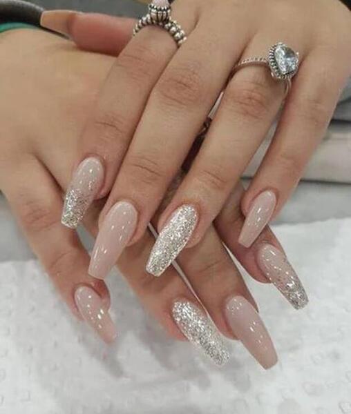 عکس ناخن سفید نقره ای