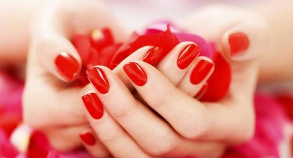 عکس دست ناخن لاک زده برای پروفایل