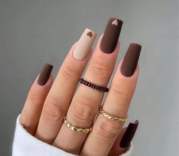 عکس پروفایل ناخن لاک زده