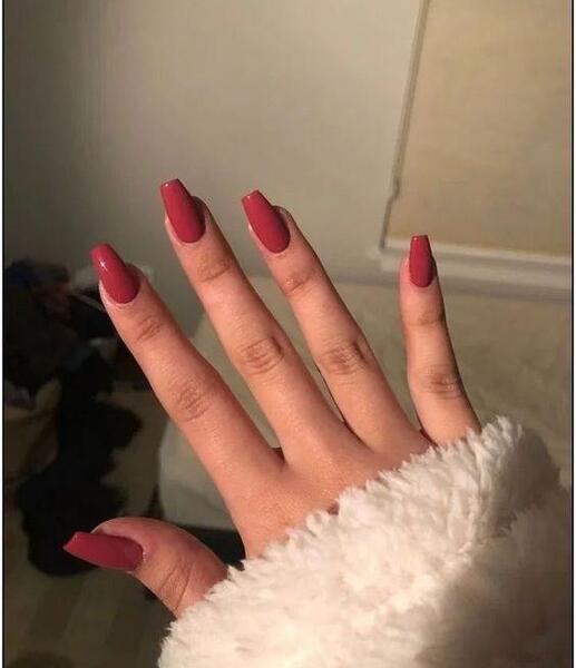 عکس پروفایل ناخن لاک زده