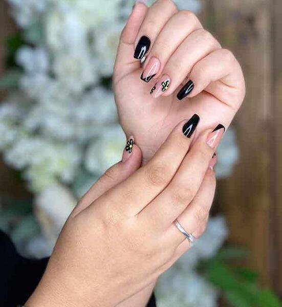 عکس فرم ناخن گلدونی