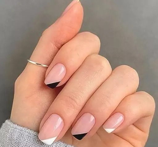 عکس کاشت ناخن فرنچ کوتاه