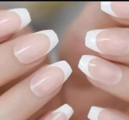 عکس ناخن با فرنچ سفید