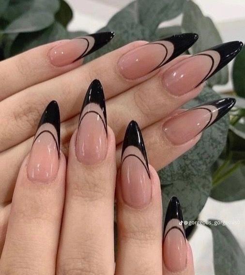 عکس ناخن فرنچ سفید مشکی