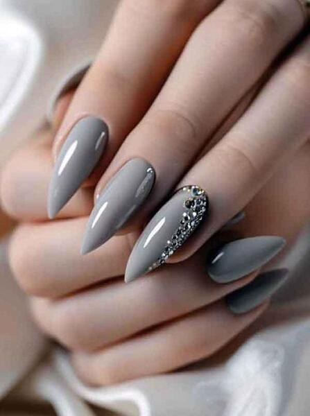 عکس ناخن طوسی ساده